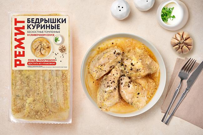 Бедрышки куриные томленные в сливочном соусе в/у вес.