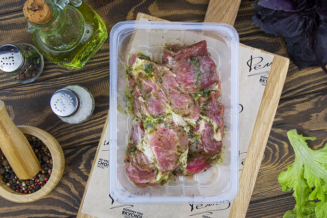 Стейк из шейки в зеленом маринаде