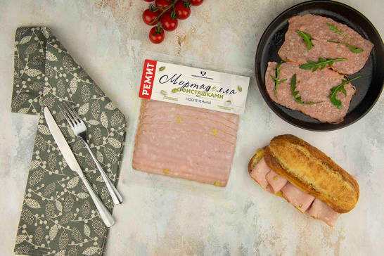 Нарезка Мортаделла подпеченная с фисташками в/у (шт. 180 г)