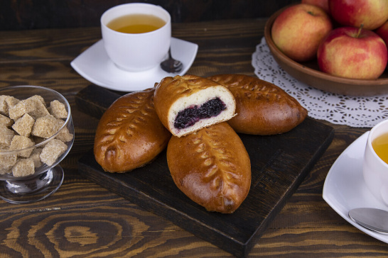 Пирожок с черникой, 90 г