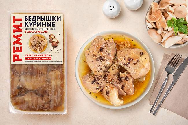 Бедрышки куриные томленные в соусе с грибами в/у вес.